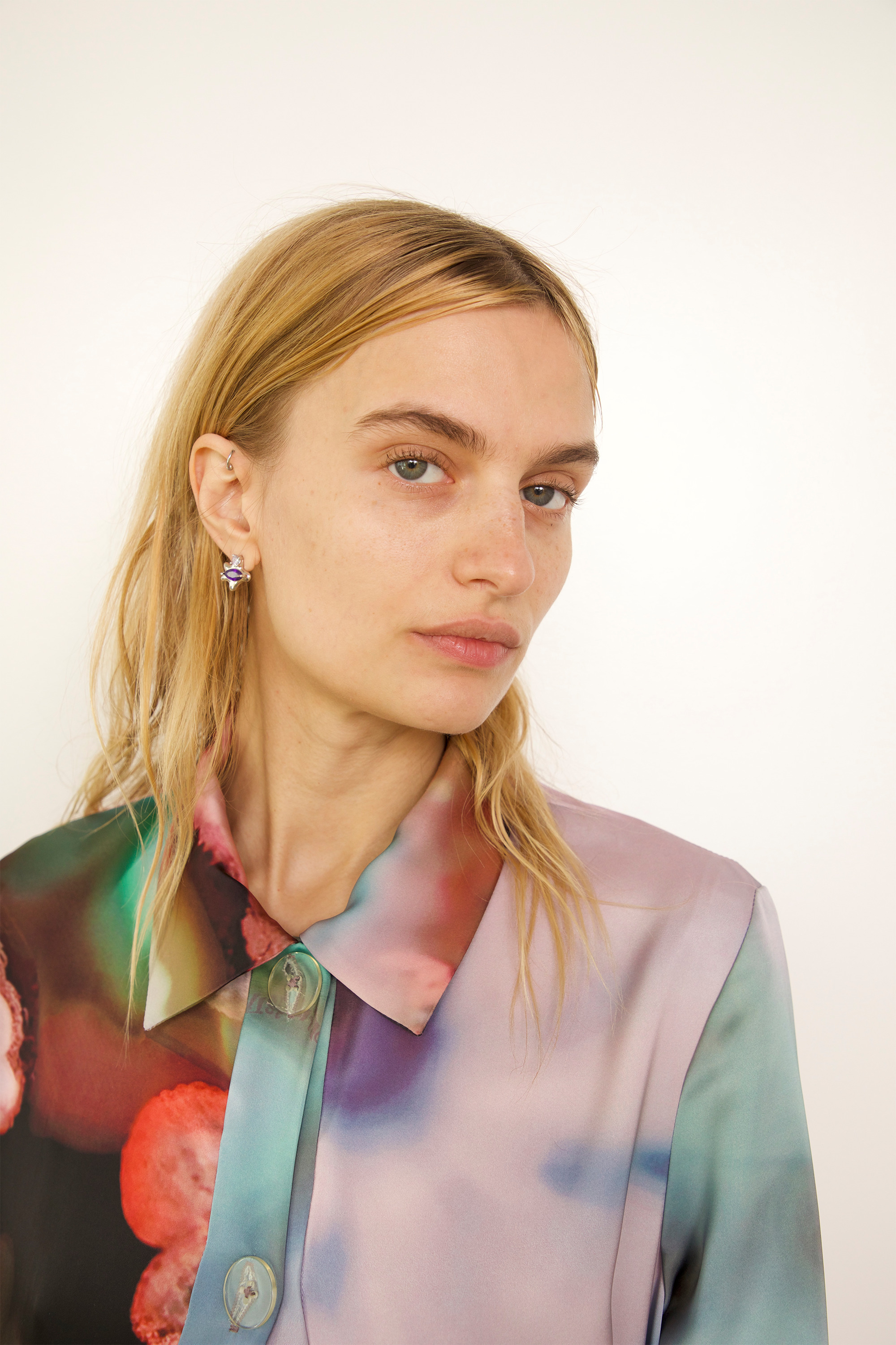 CLEAR STELLA STUDS - 3
