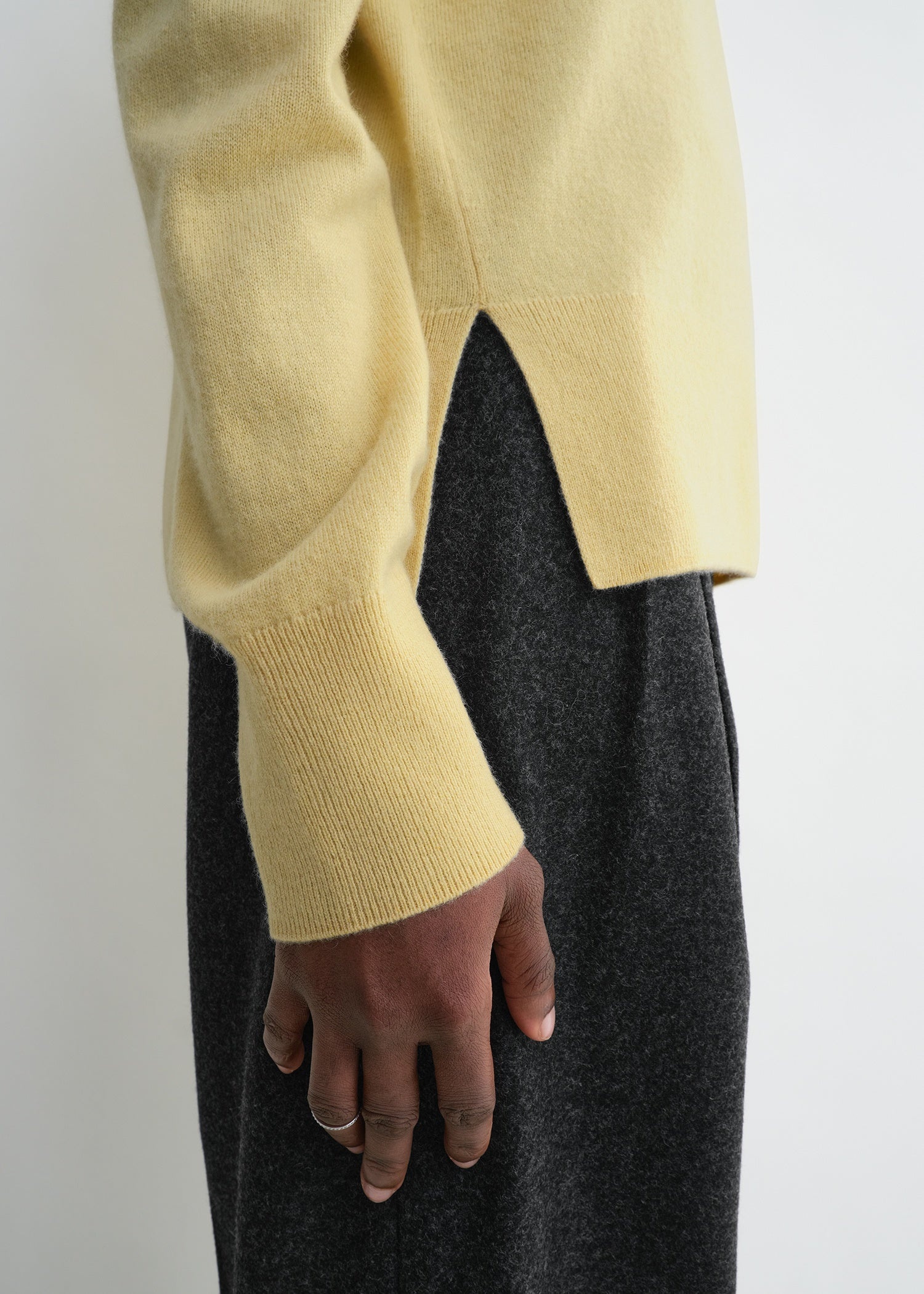 Crew-neck cashmere knit soft yellow - 5