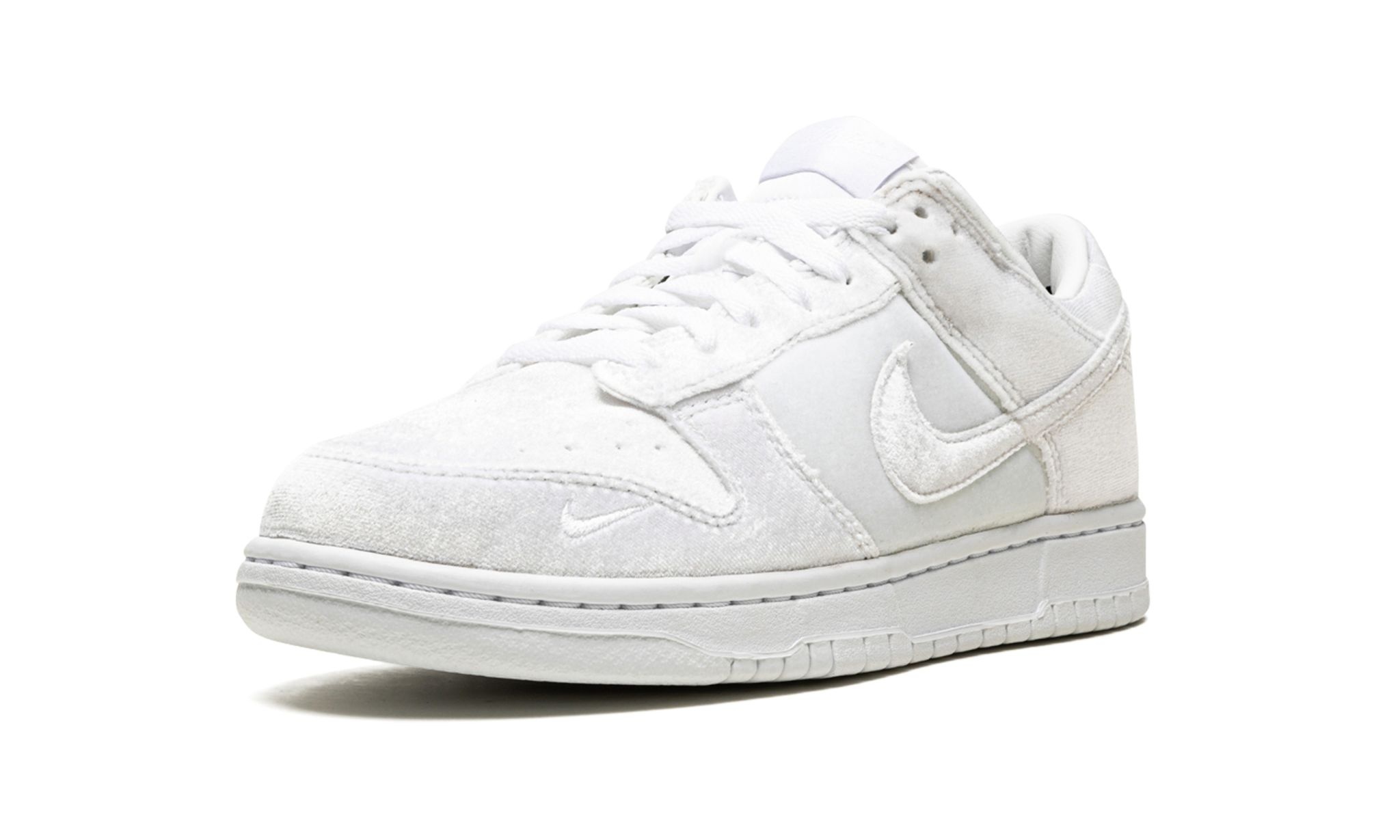 Dunk Low "Dove Street Market Triple White Velvet" - 4