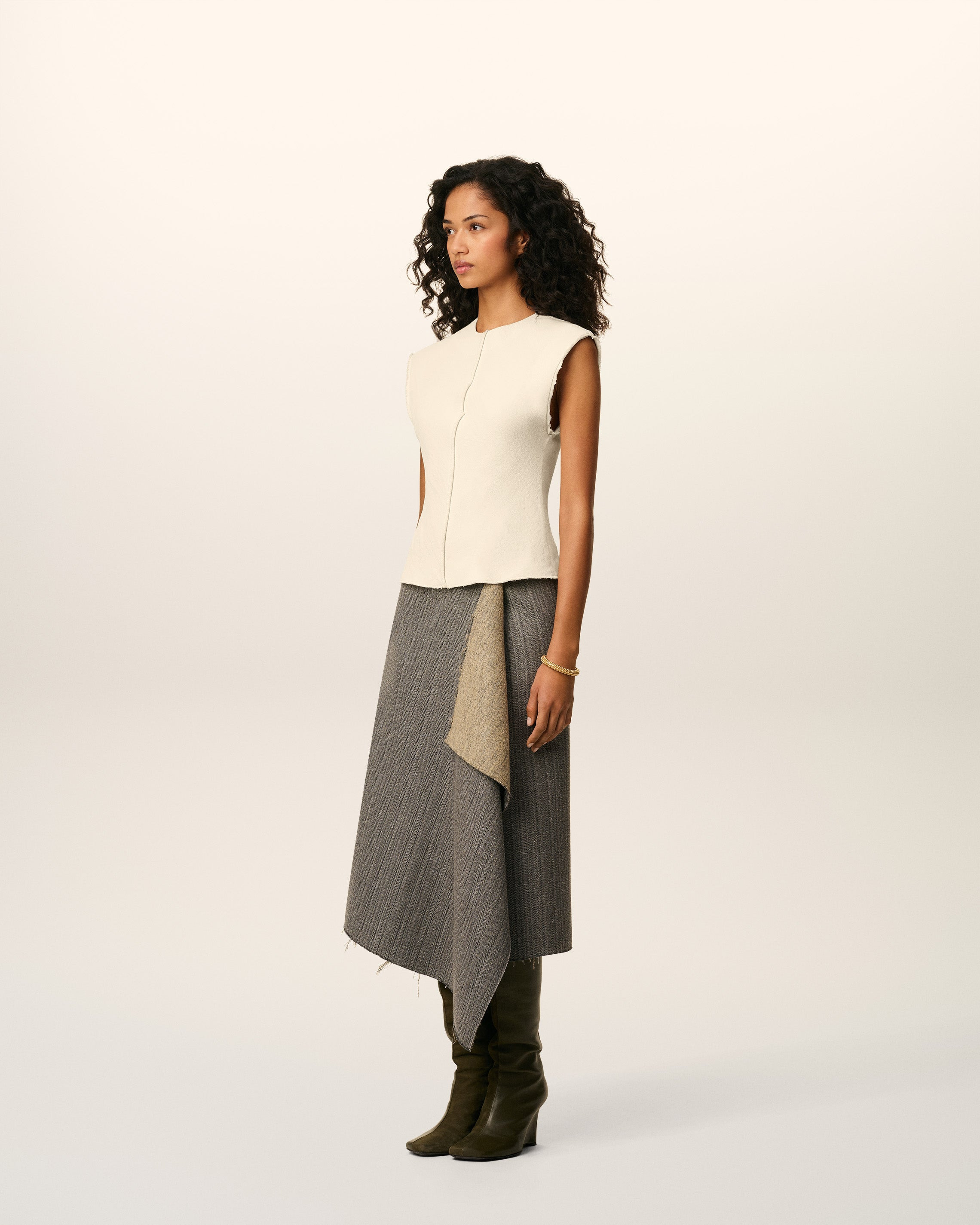 WHITE SLEEVELESS RAW EDGE DETAILS TOP - 6