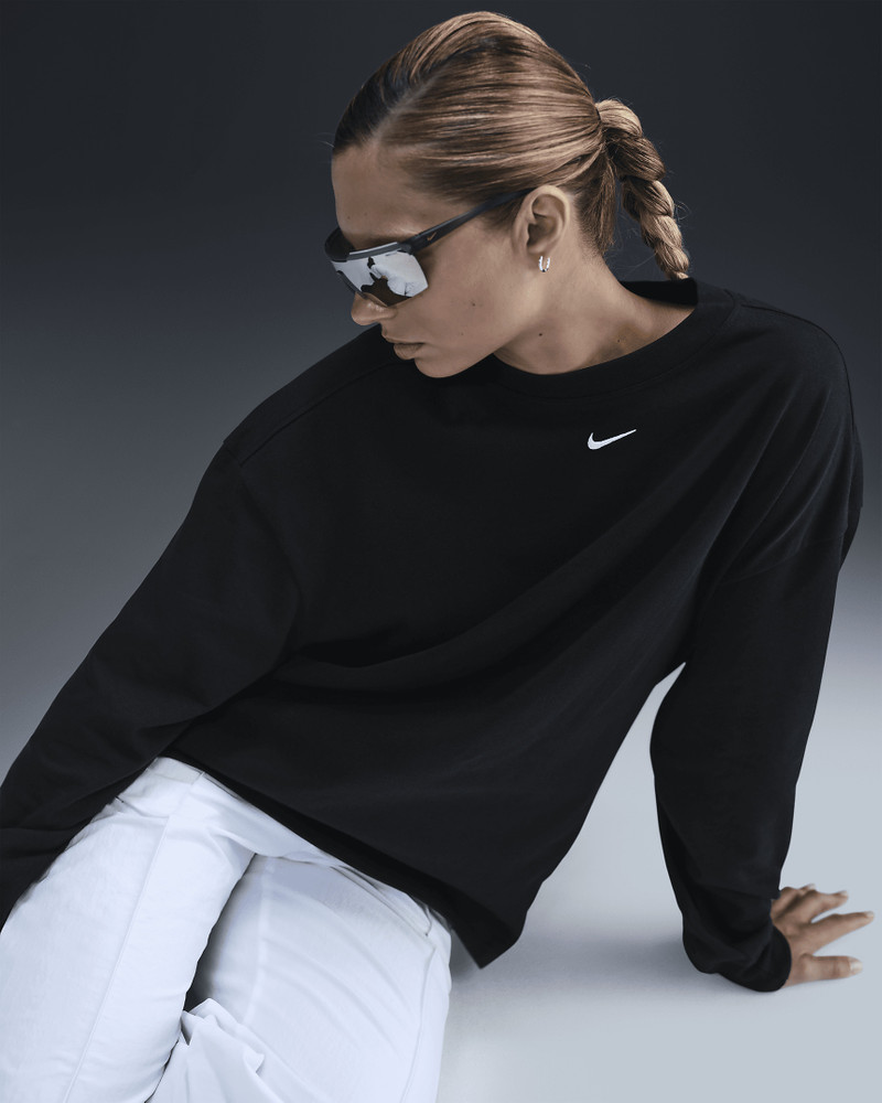 Nike Sportswear Essential Women's Oversized Long-Sleeve T-Shirt 1