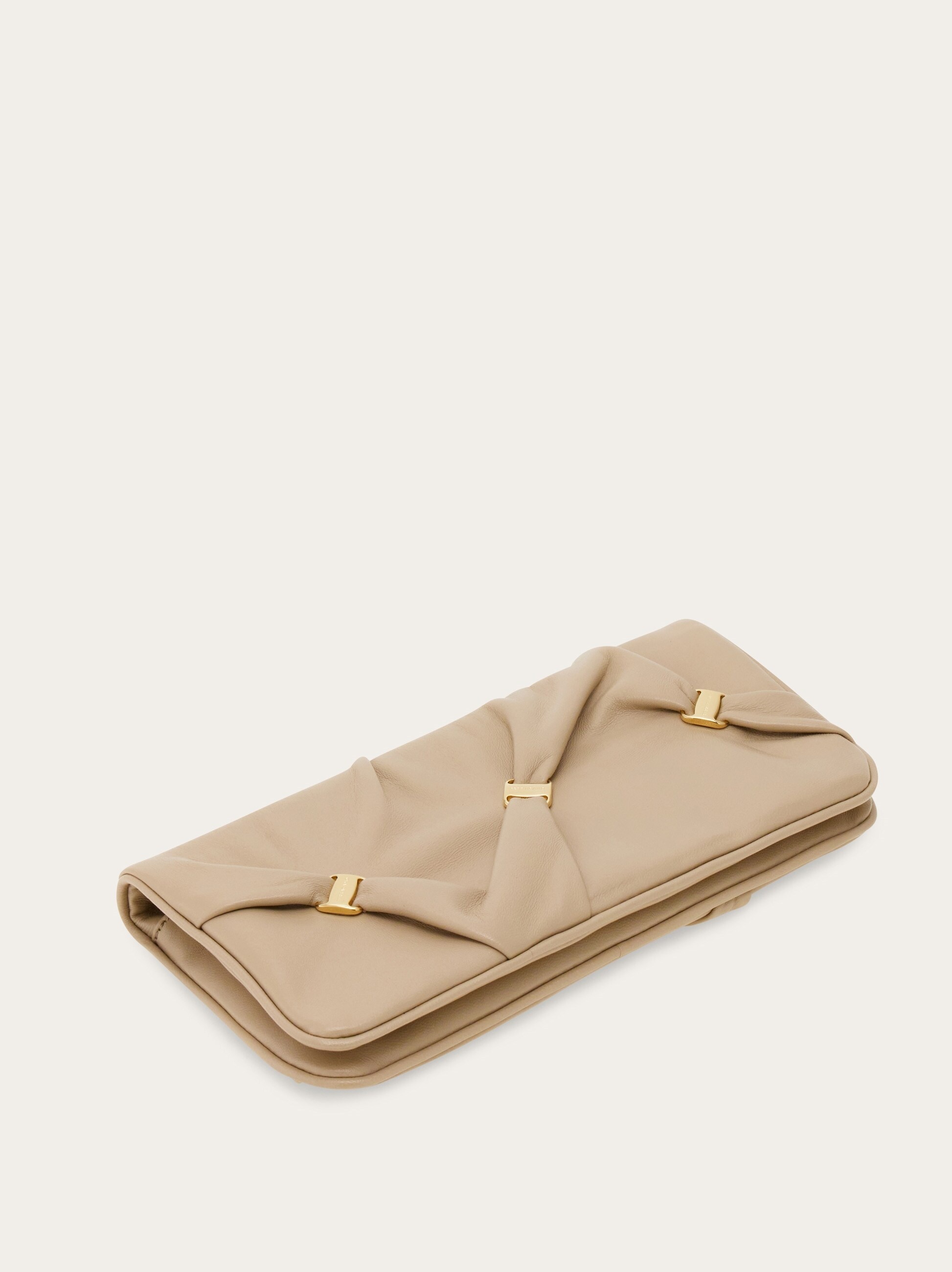 Wallet with chain - 2