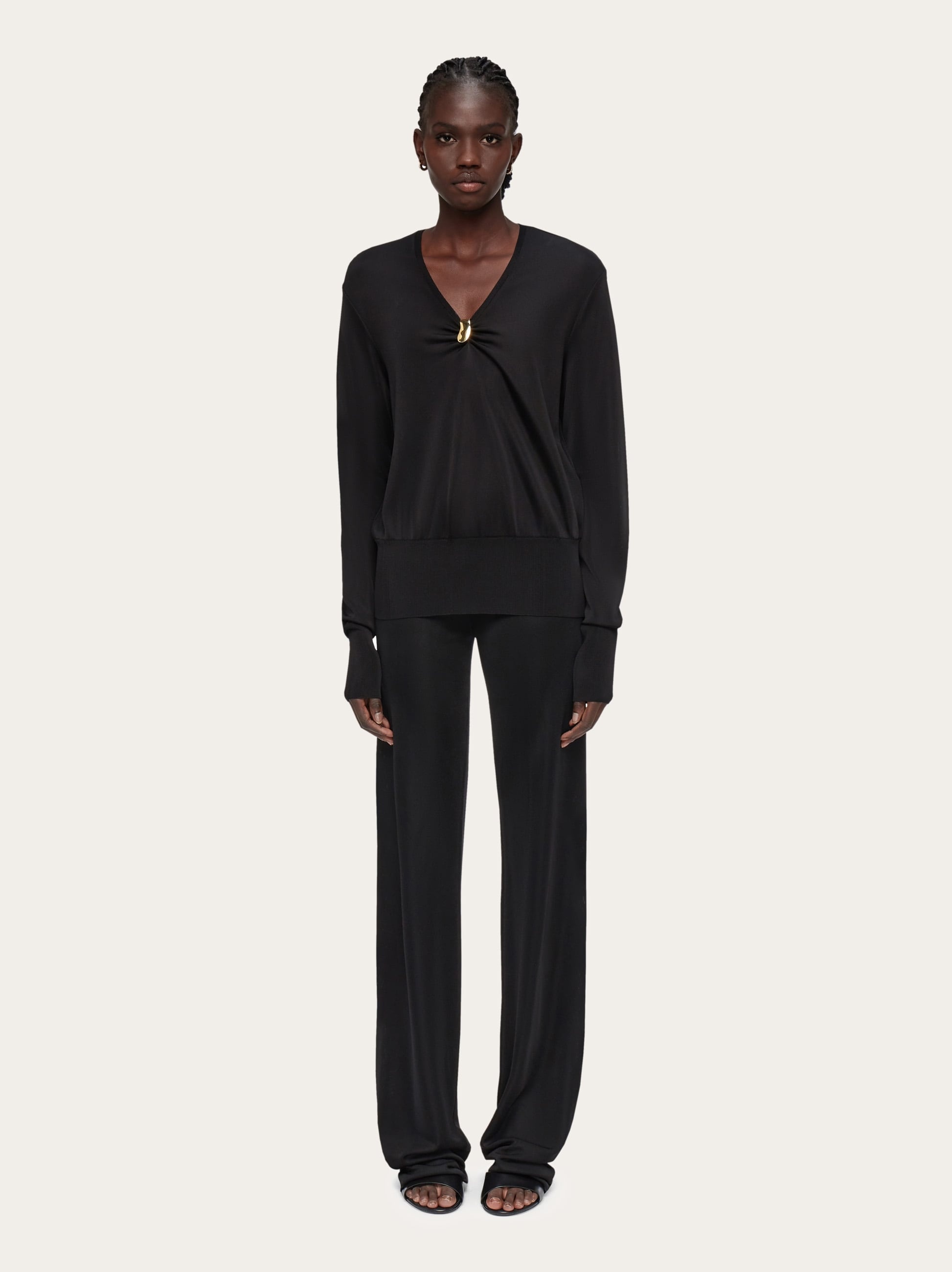 V-neck sweater with golden clip - 5