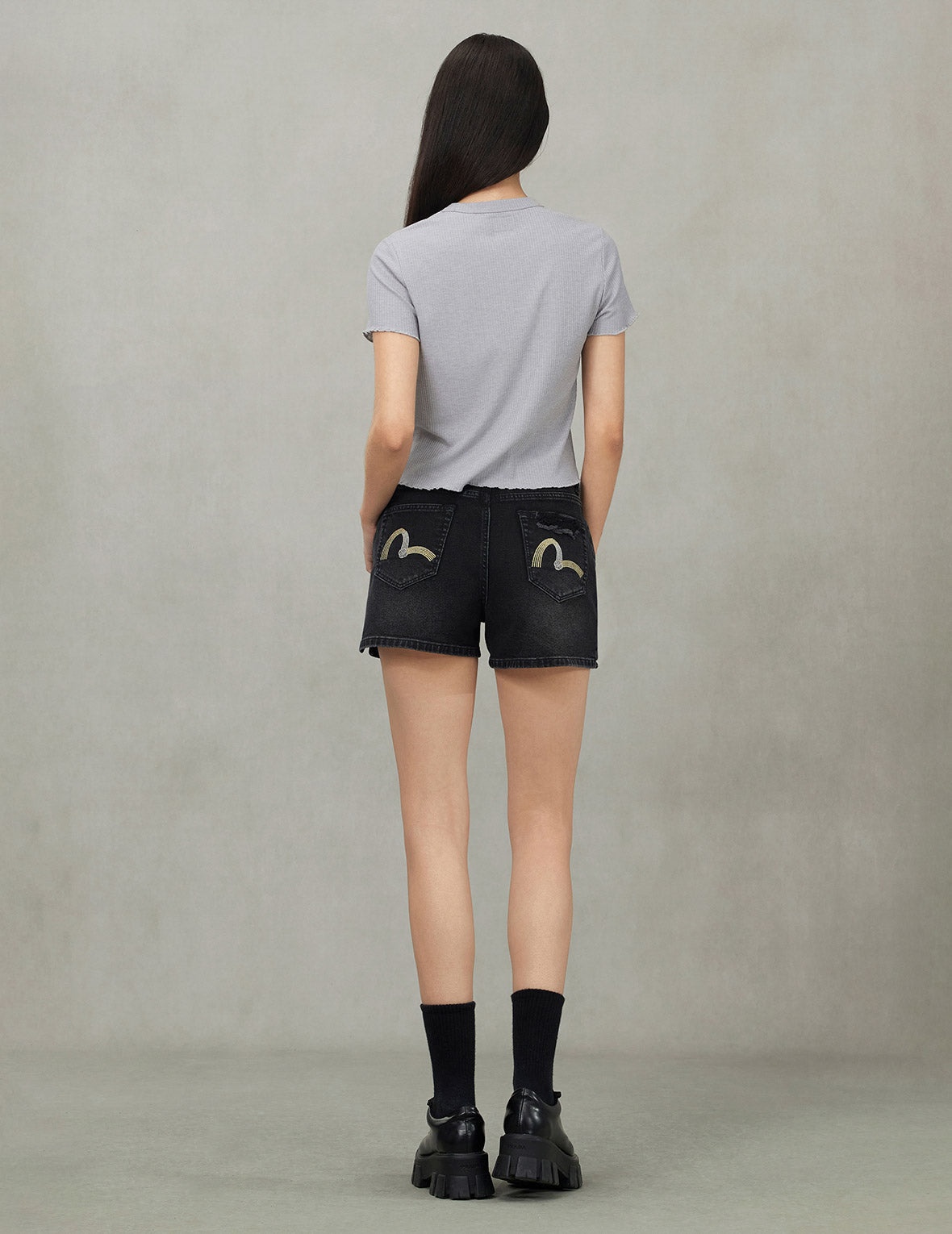 Rope Twist Logo Embroidery Fashion Fit T-shirt - 4