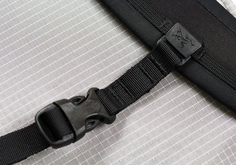 PALACE ARC'TERYX ALPHA AR 20 BACKPACK GREY / DYNASTY 9