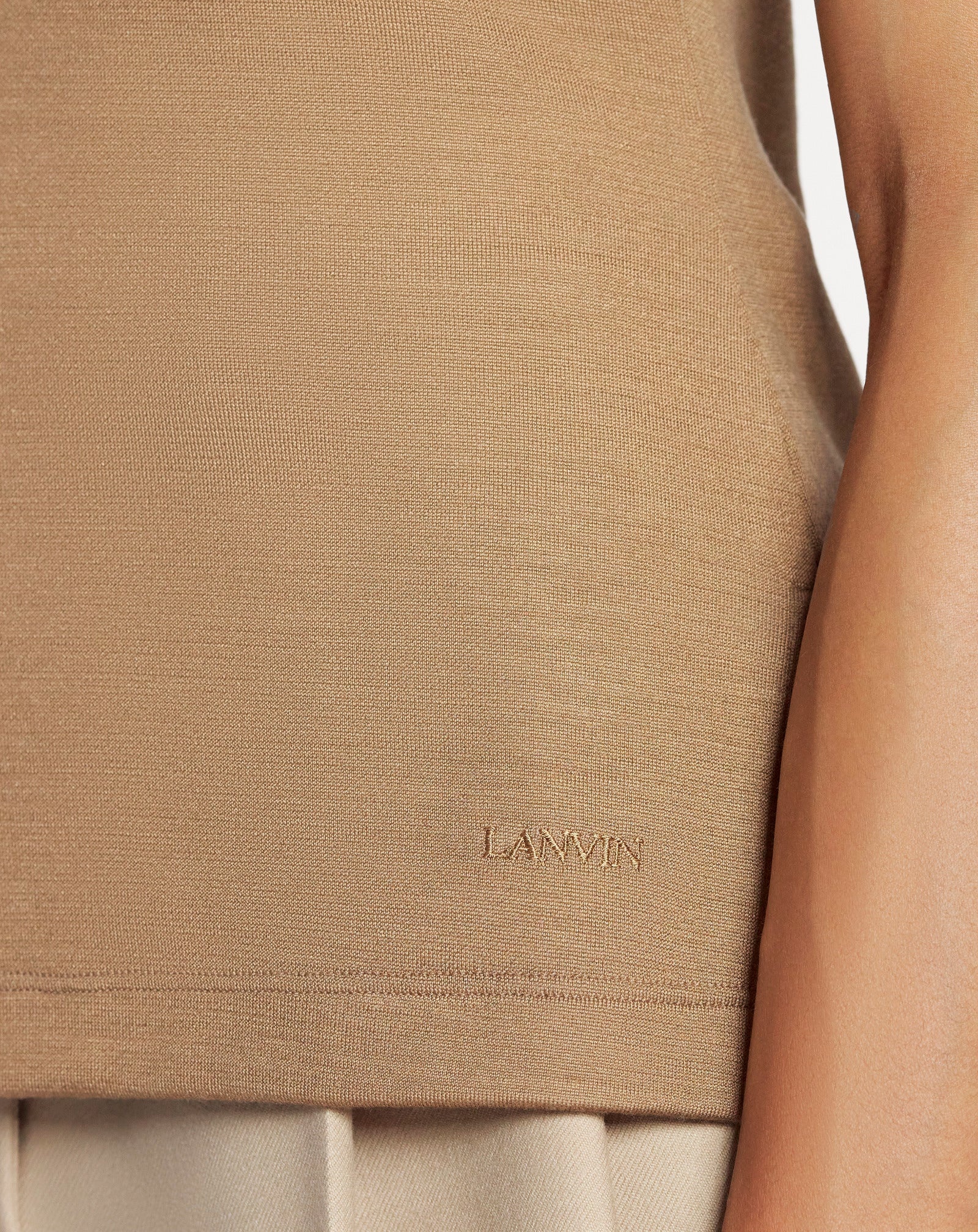 FITTED OPEN NECK SHORT SLEEVE TOP  IN WOOL AND SILK - 5