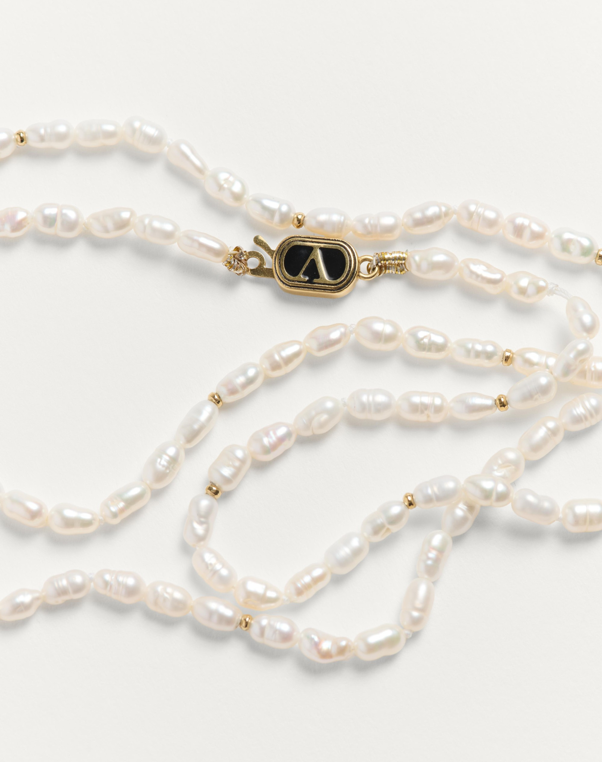 OVAL NECKLACE IN METAL, PEARLS AND ENAMEL - 2