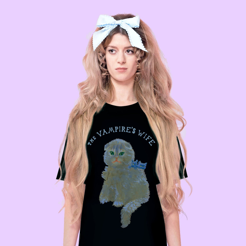 THE VAMPIRE’S WIFE MAMA CAT T SHIRT outlook