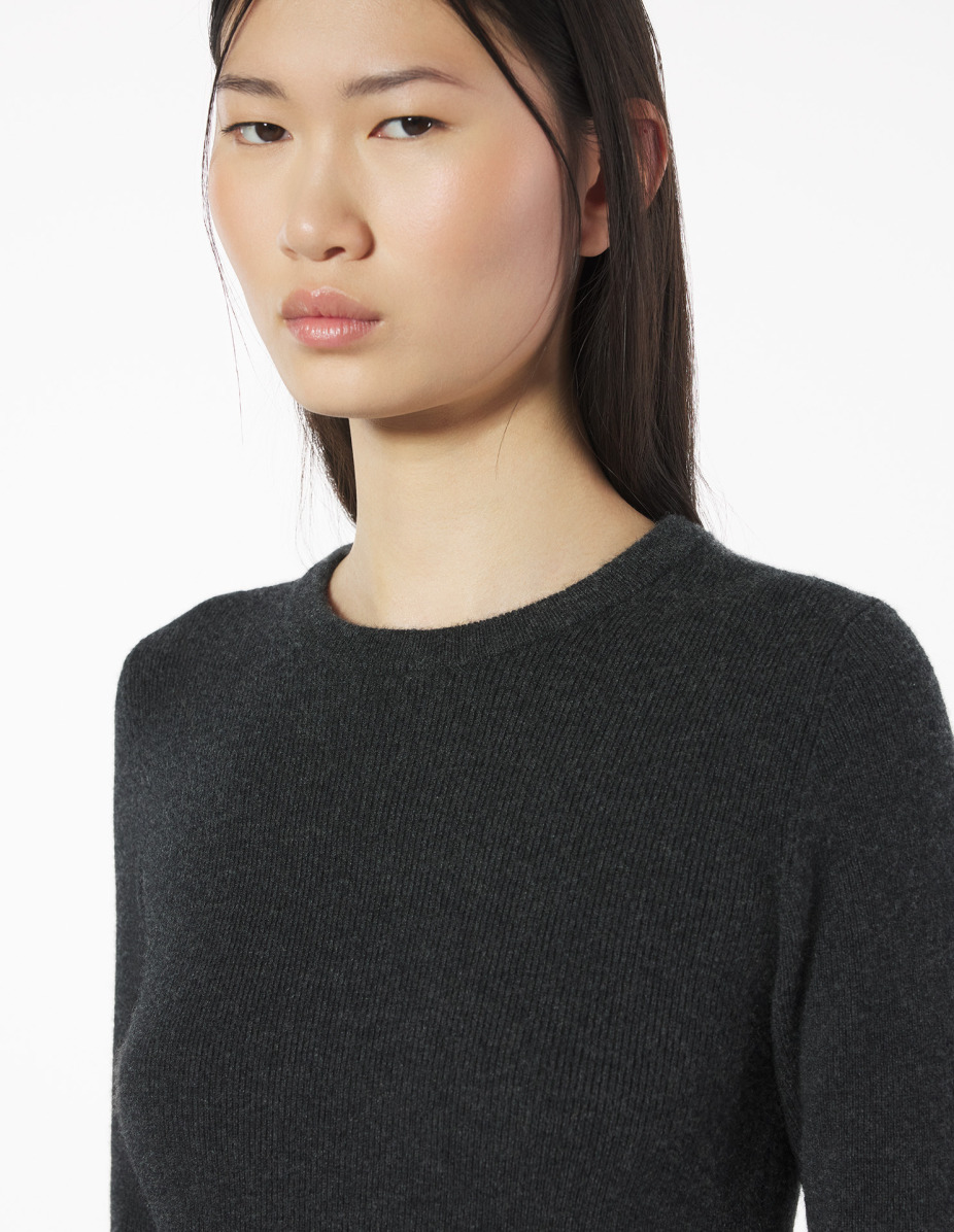 FINE RIB CASHMERE FITTED JUMPER - 4