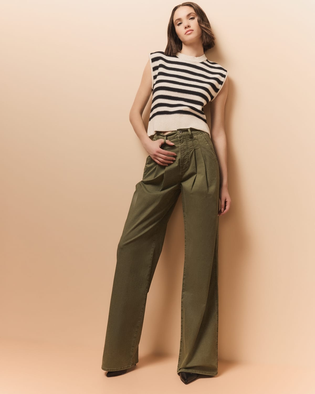 Mia Pleated Wide-Leg Jeans - 3