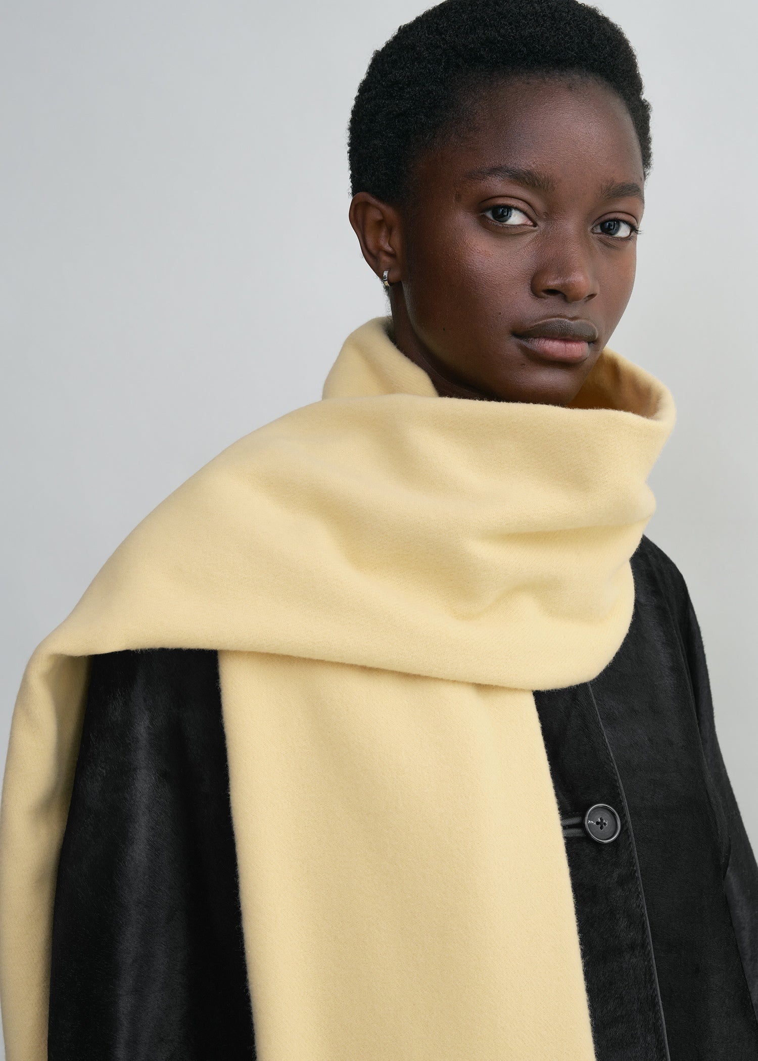 Wide classic wool scarf soft yellow - 3