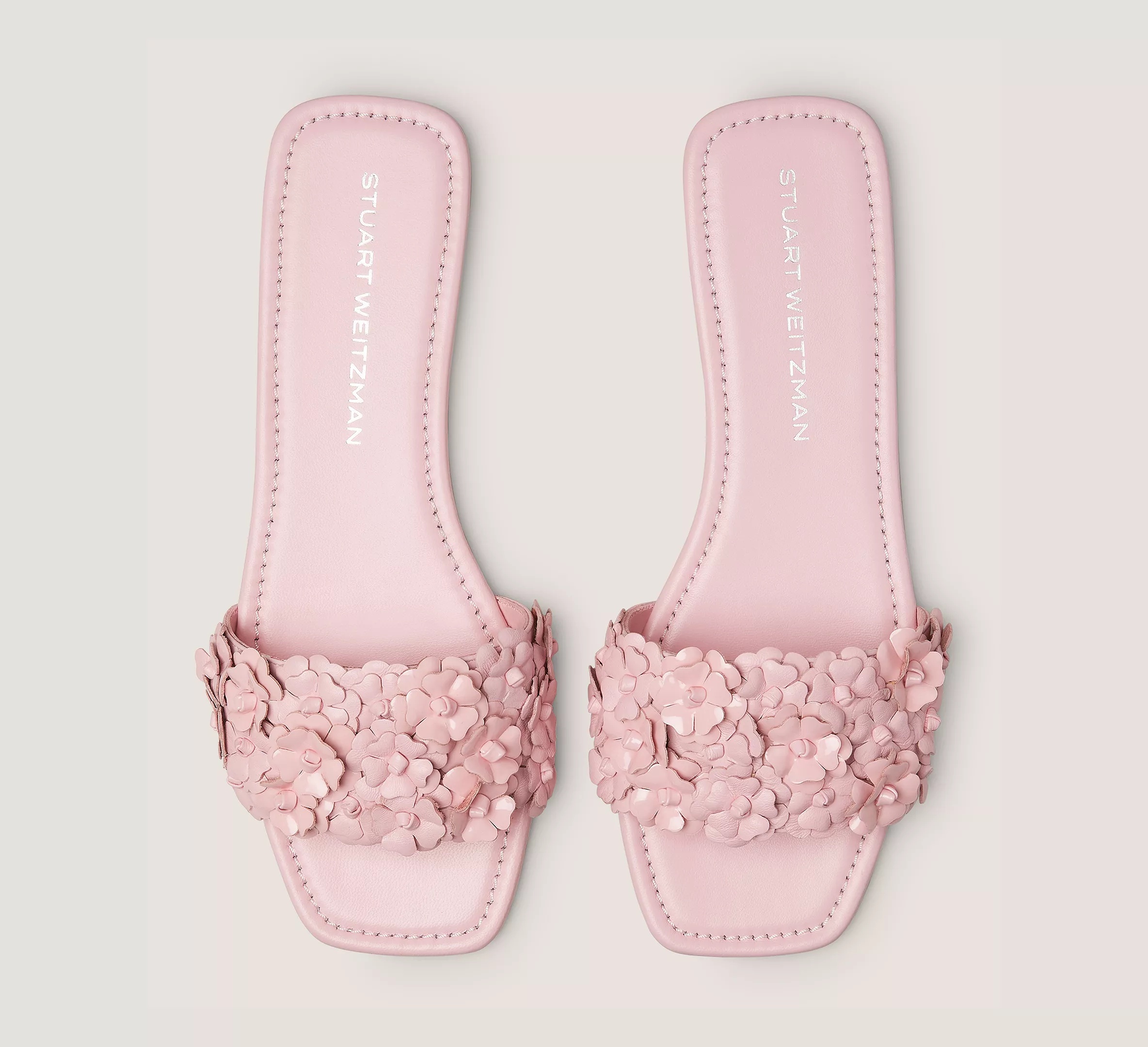 サンダル・ミュール Stuart Weitzman SS25 MEADOW SLIDE (SK177LQT XM4) Stuart Weitzman Meadow Metallic-Leather Slides | Saks Fifth