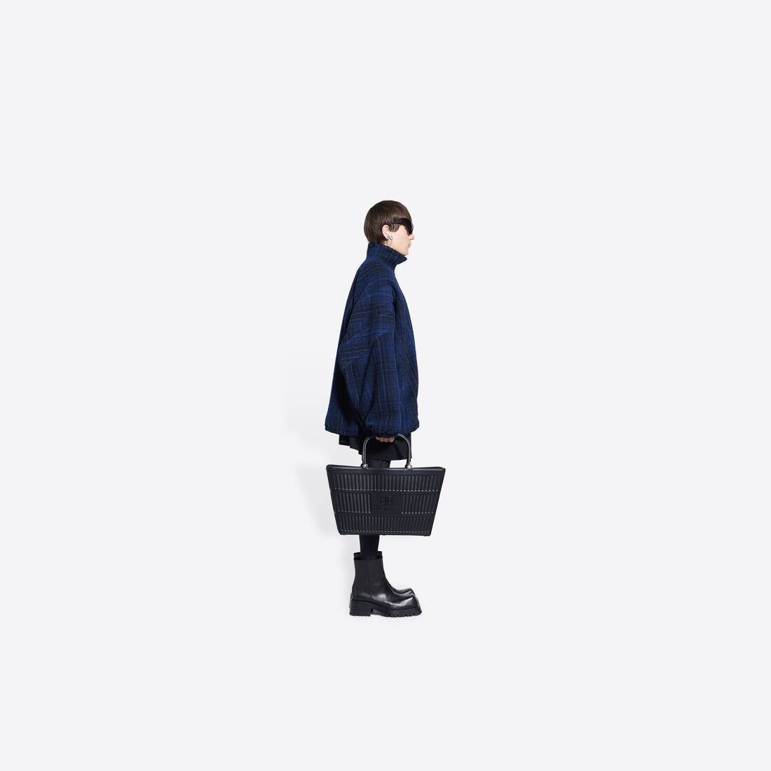 Mag Large Basket Bag in Black - 2
