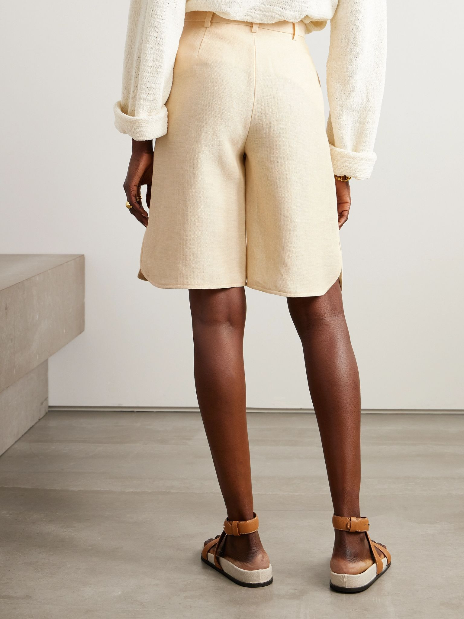Pleated linen straight-leg shorts Cream - 4