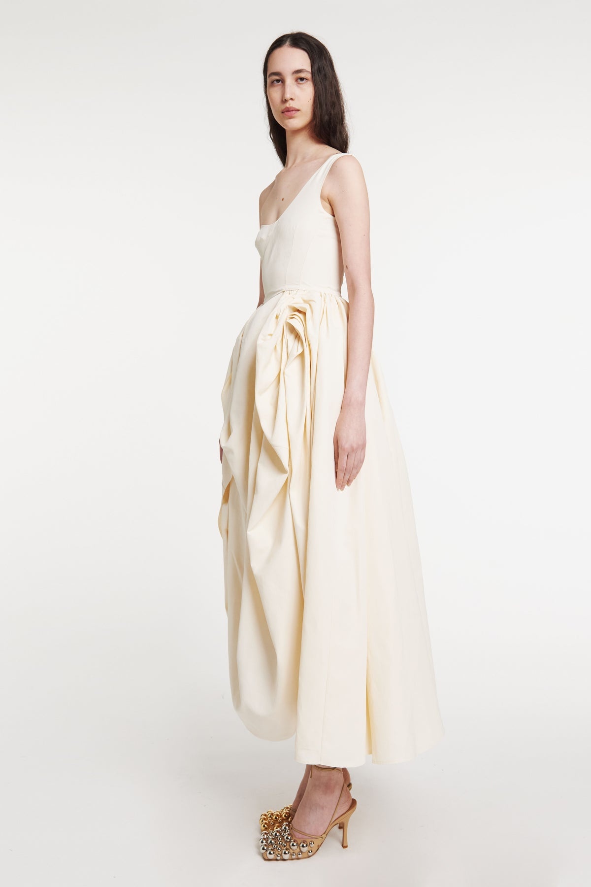 ASYMMETRIC OFF-SHOULDER DRESS WITH GATHERED DRAPED SKIRT ECRU - 4