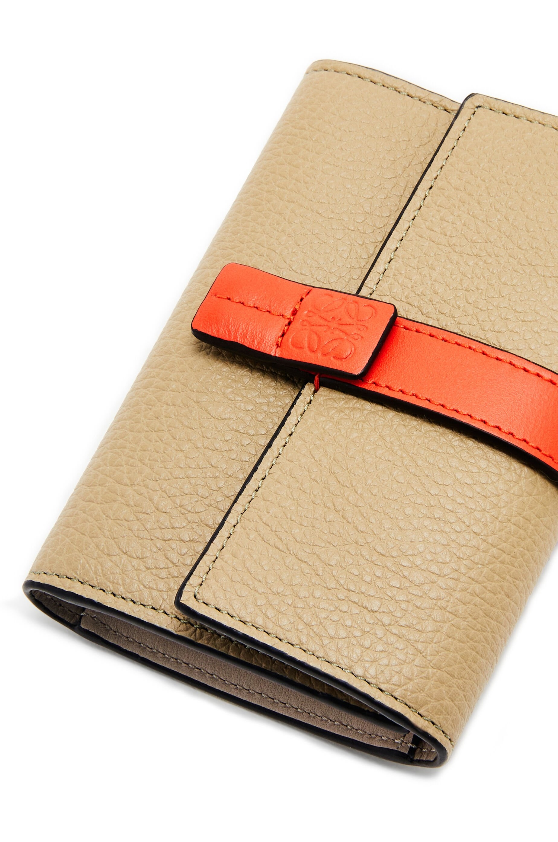 Small vertical wallet in soft grained calfskin - 5