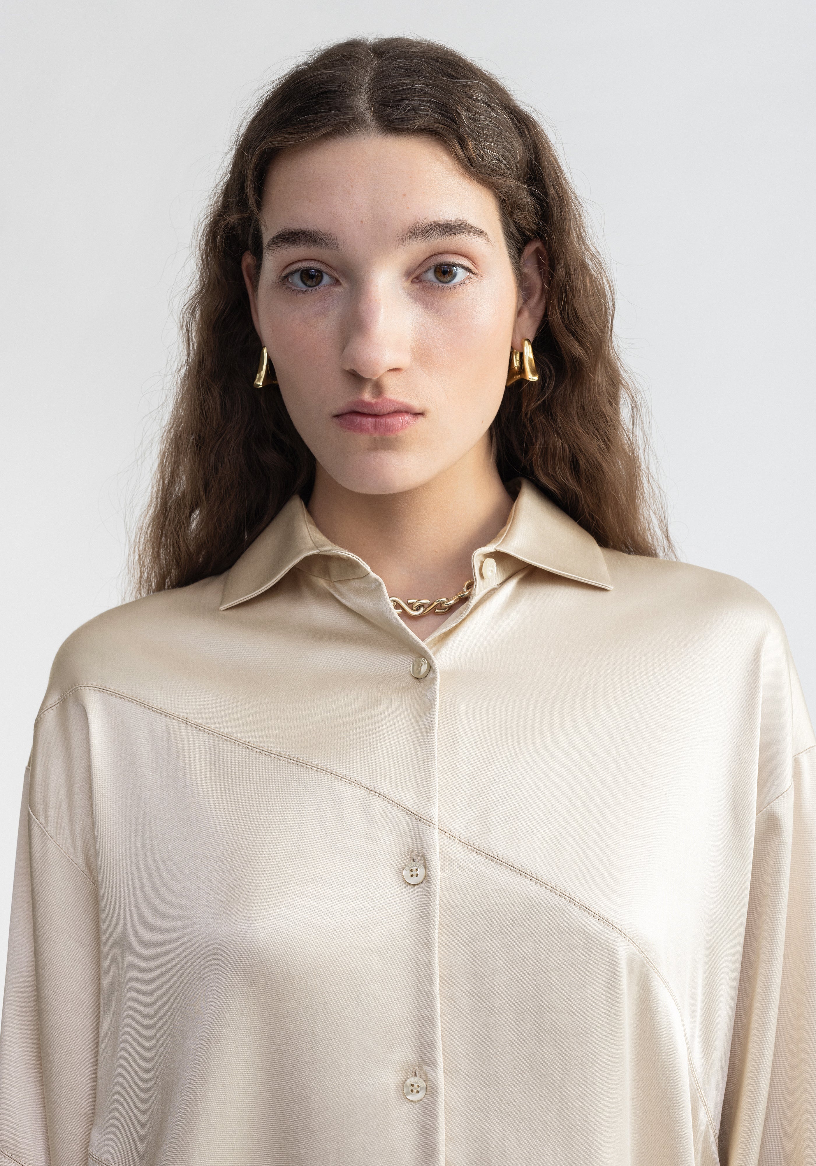 ABIGAIL
Oversized satin shirt - 3