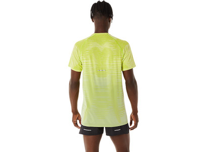 Asics MEN'S SEAMLESS SHORT SLEEVE TOP outlook