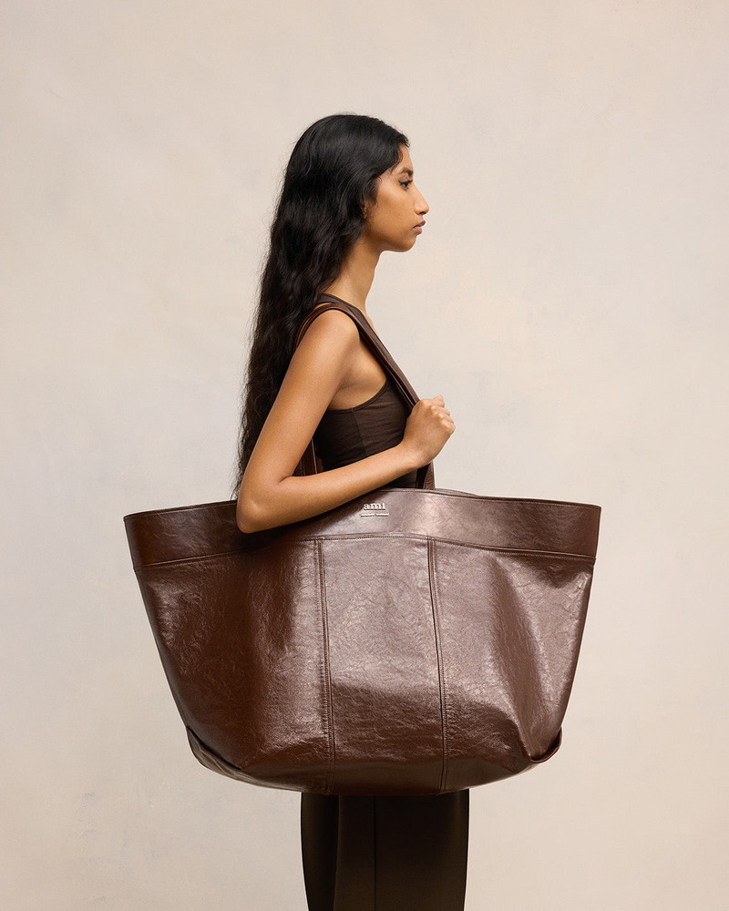 AMI Paris EAST WEST MAXI AMI SHOPPING BAG outlook