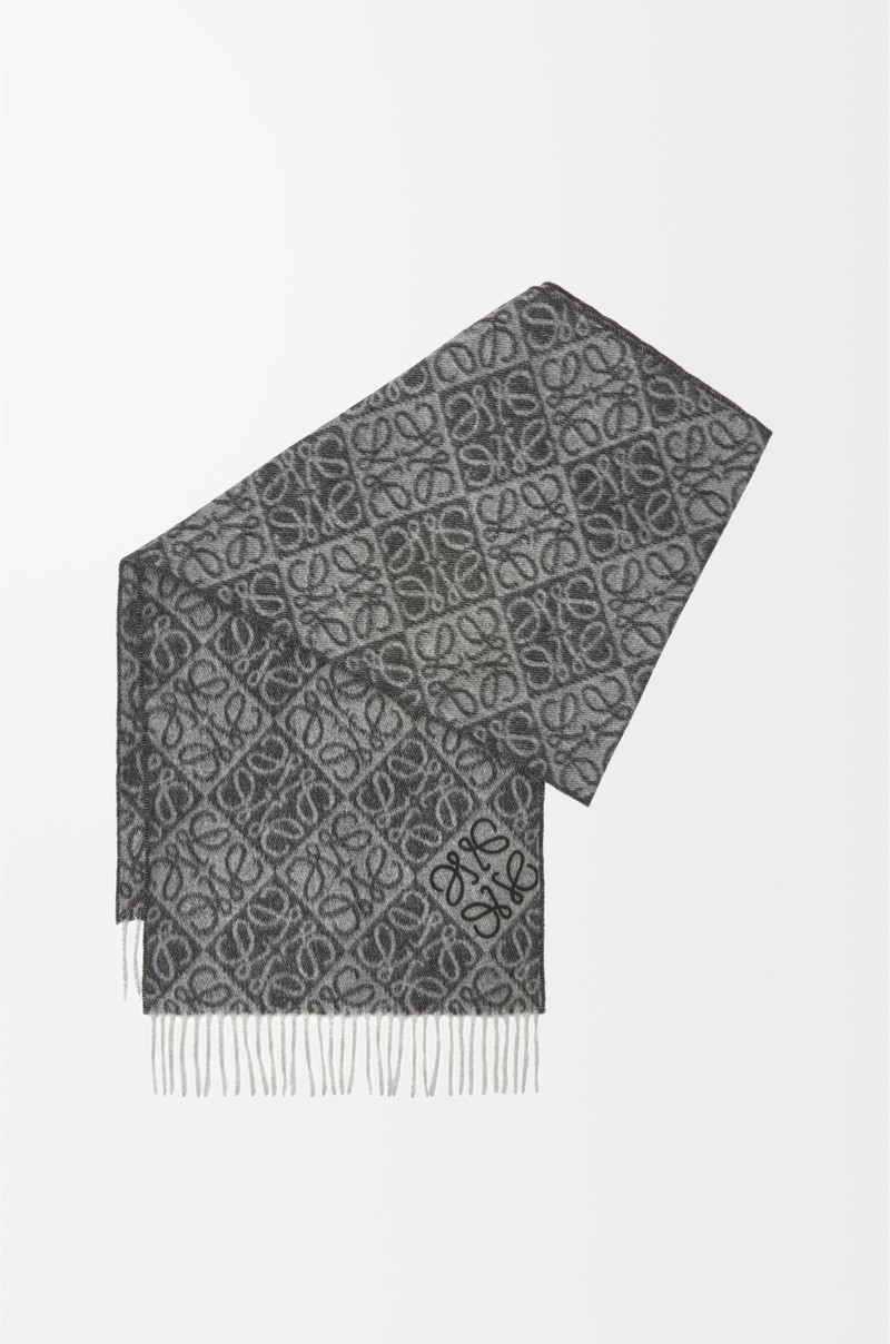 Anagram scarf in wool and cashmere 1