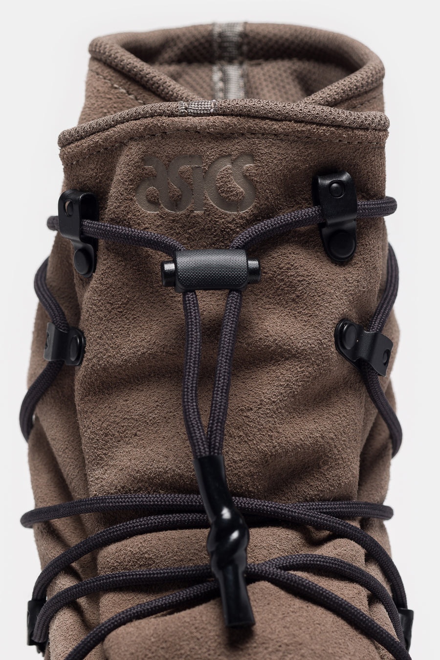 Nonnative Gel-Yetitokyo Hi Sneaker Boot in Walnut/Black - 6