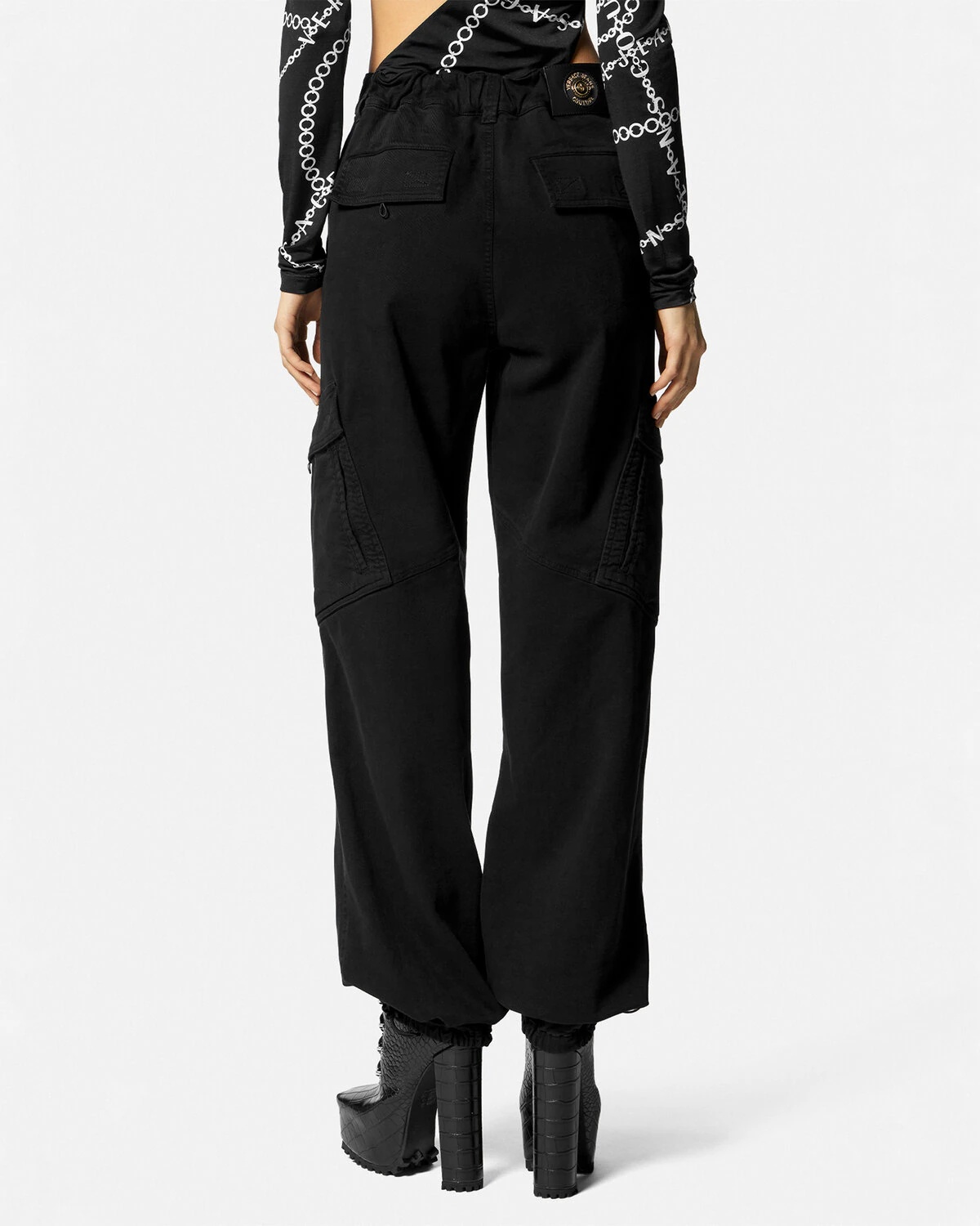 V-Emblem Cargo Jeans - 4