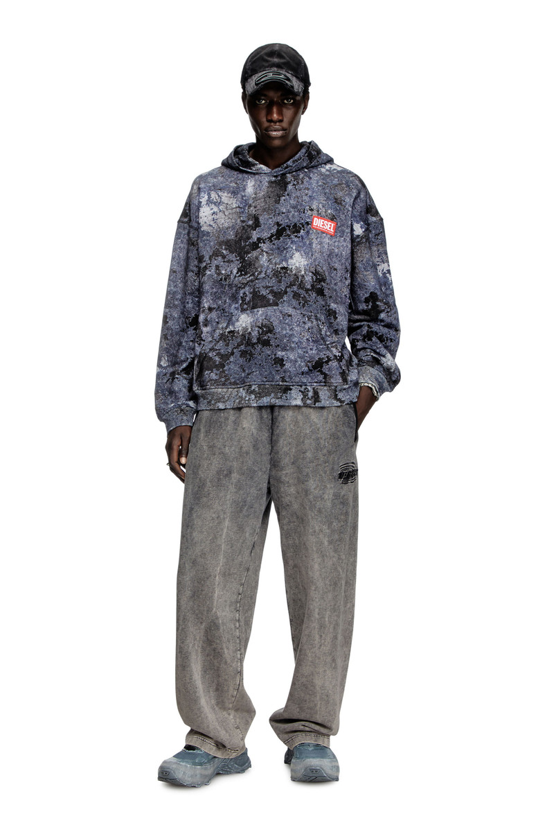Diesel S-BOXT-HOOD-R8 outlook
