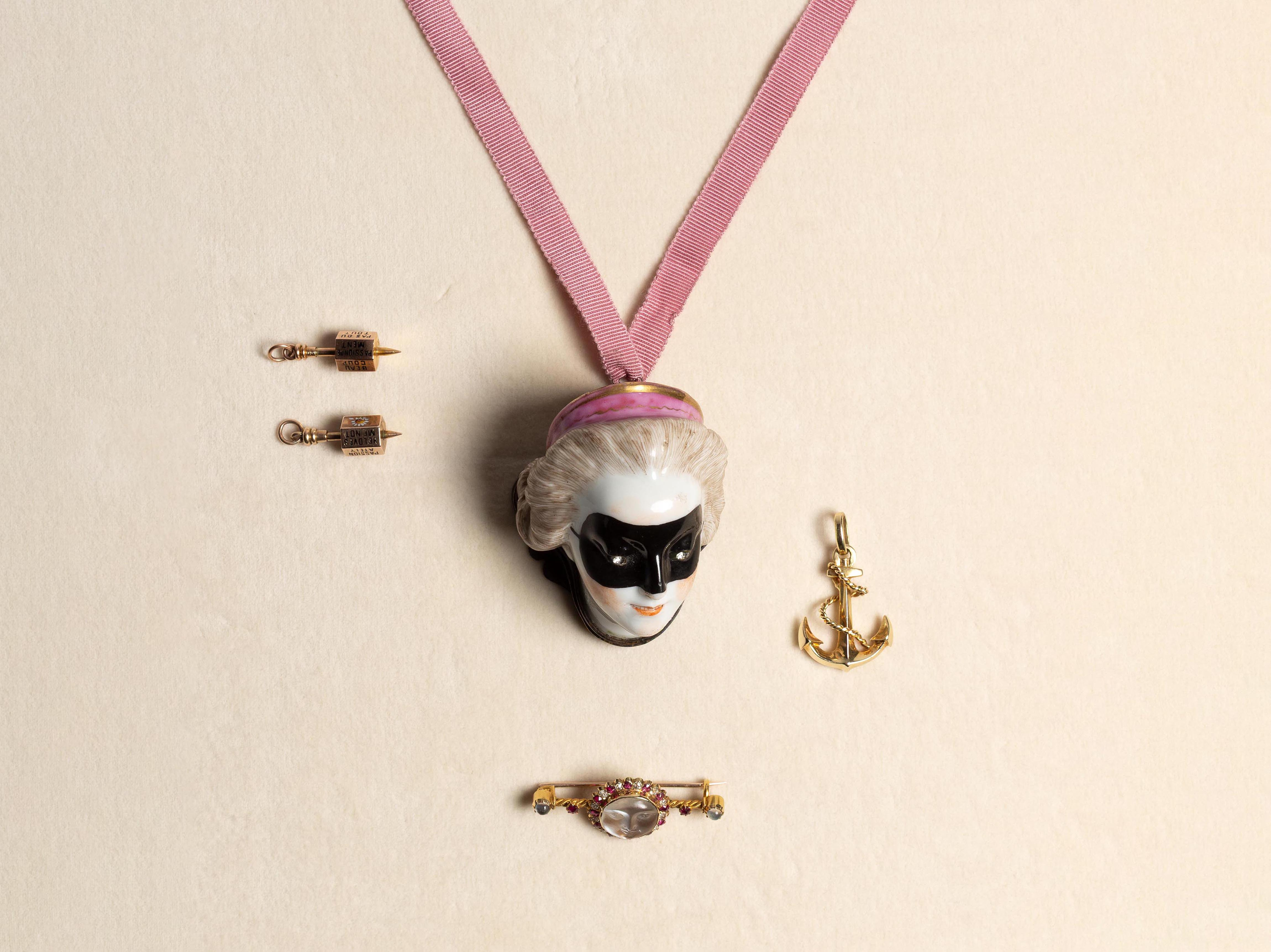 MASQUERADE HEAD IN PORCELAIN - 7