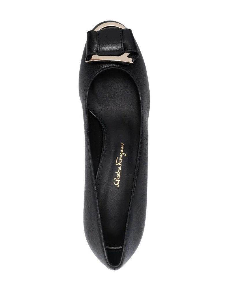 plaque-detail pumps 4