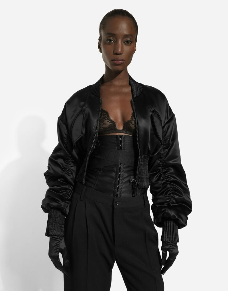 Draped 소매를 가진 짧은 duchesse bomber 재킷 5