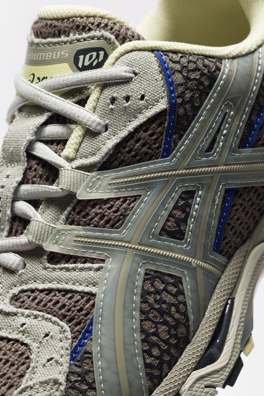 18 East Gel-Nimbus 10.1 Sneaker in Canteen/Abbey Stone - 5