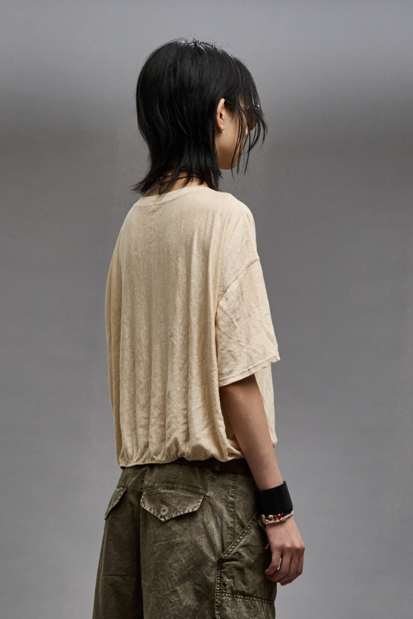 GATHERED HEM V-NECK TEE - KHAKI - 6