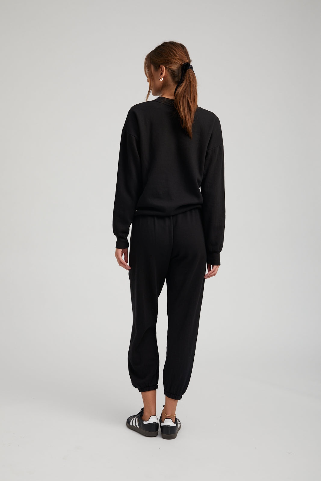 BLACK LOGO SWEATSHIRT - 4
