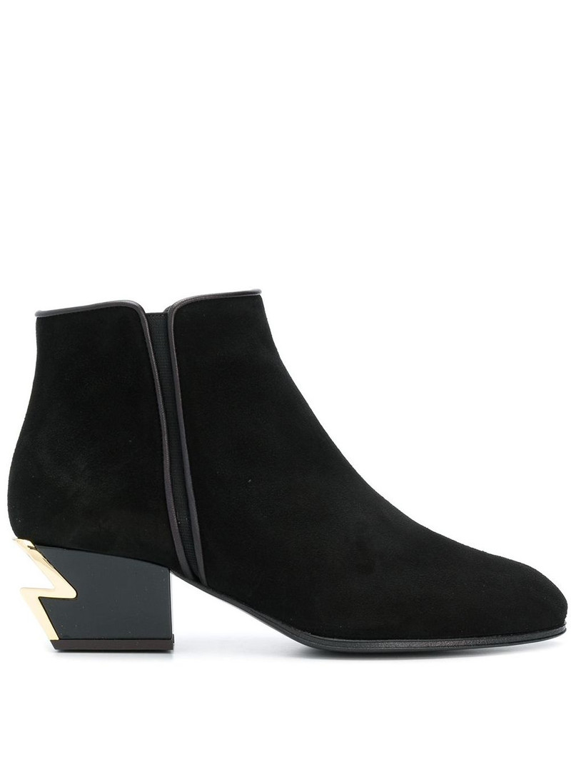 round toe boots 1
