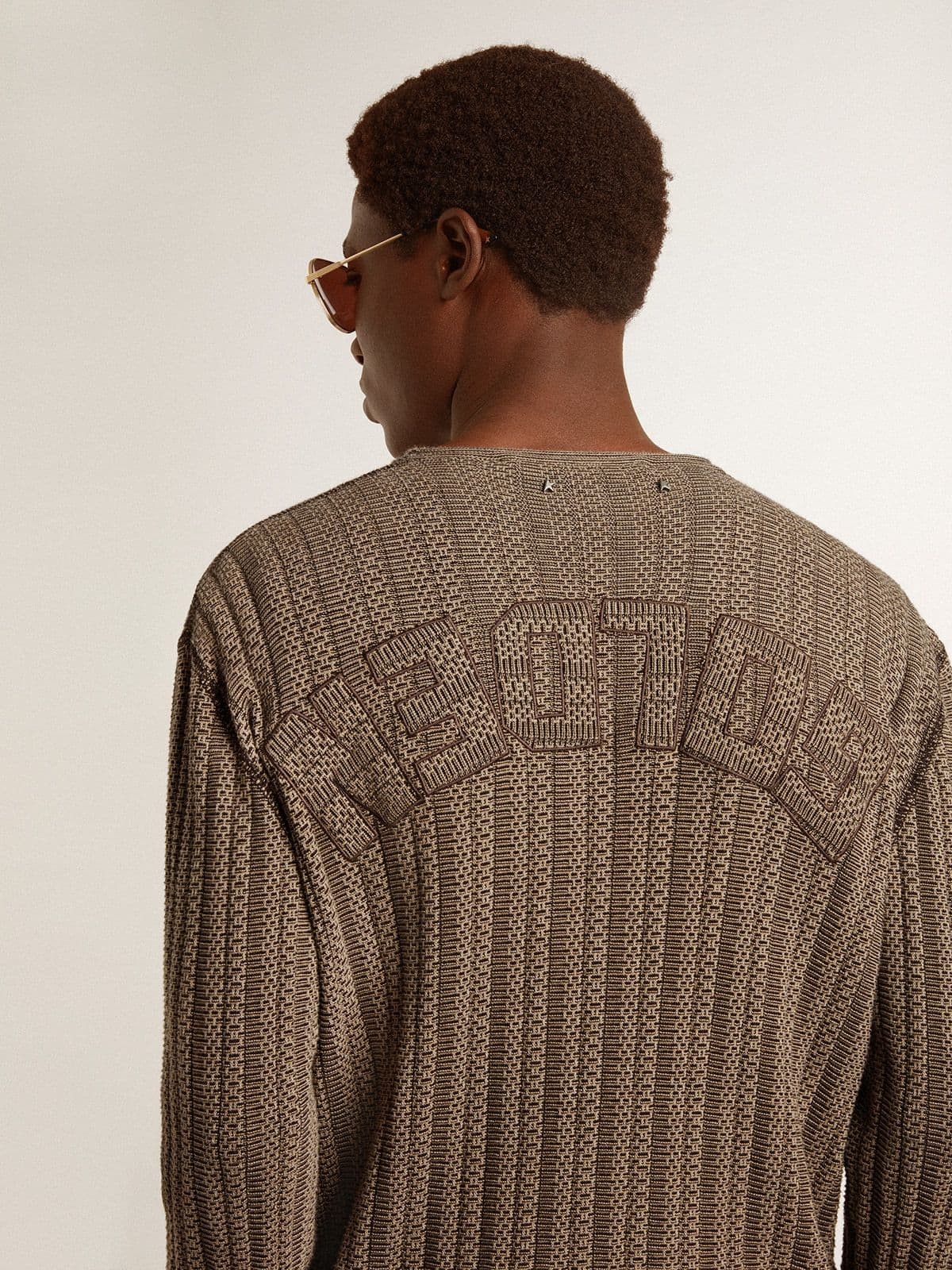 Men's travertine-colored sweater with 'Golden' patch lettering on the back - 6