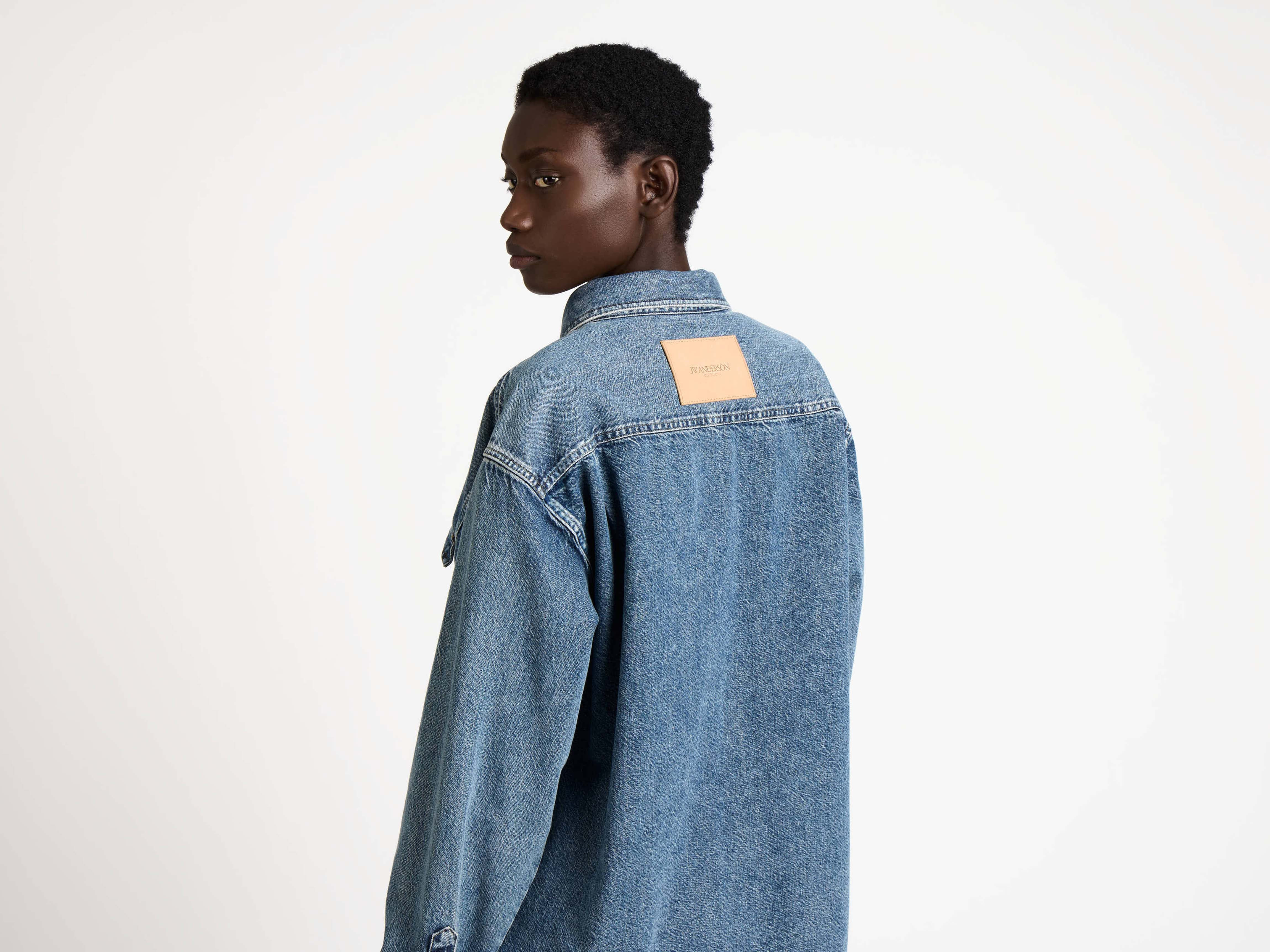 OVERSIZED DENIM SHIRT IN MID BLUE - 2