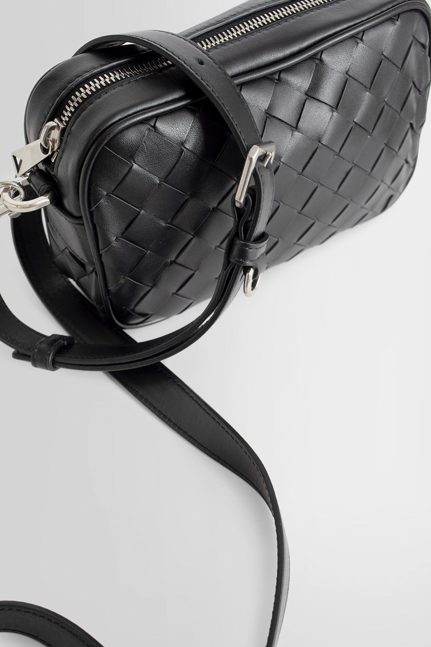 ショルダーバッグ BOTTEGA VENETA Men Shoulder bag Black 765911V2HL1 8803 LFBTQ ボッテガヴェネタ BOTTEGA VENETA BOTTEGA VENETA ショルダー
