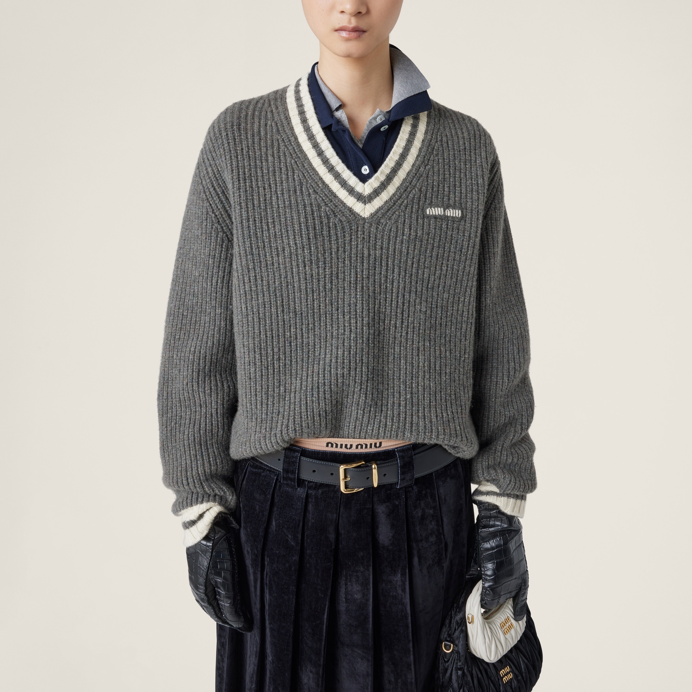 Wool and cashmere V-neck sweater - 5