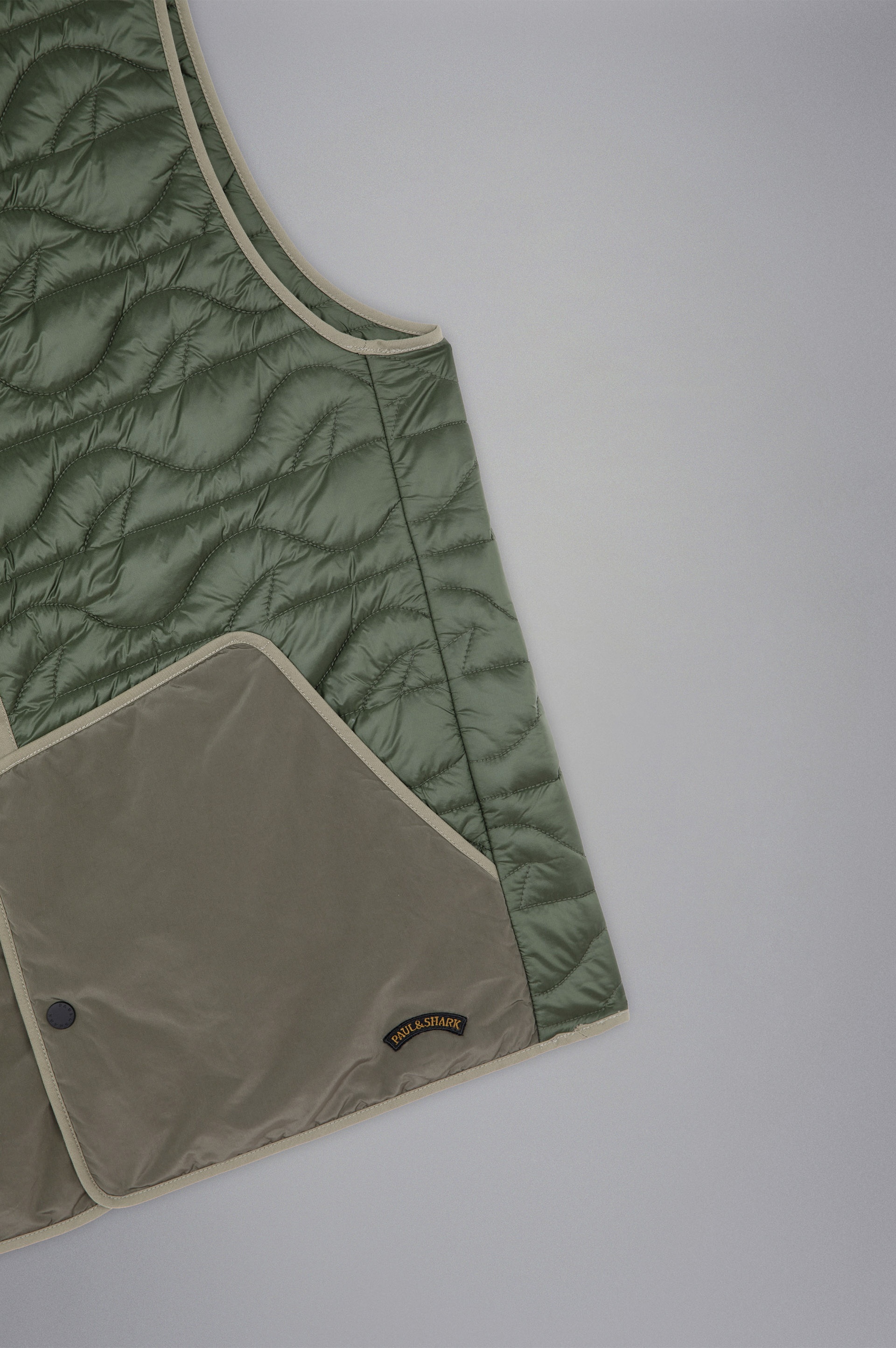 SHARK QUILTED GILET - 5