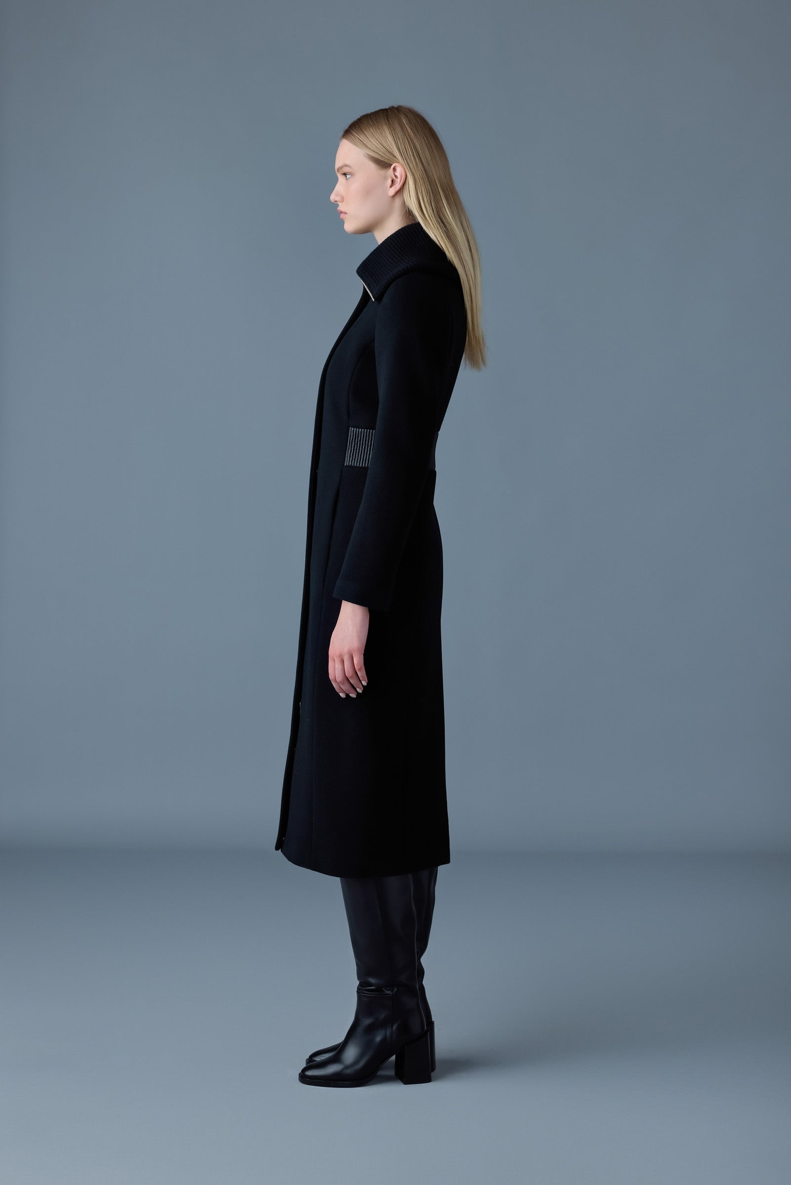 CLARICE Double-face wool coat with smocked detailing - 3