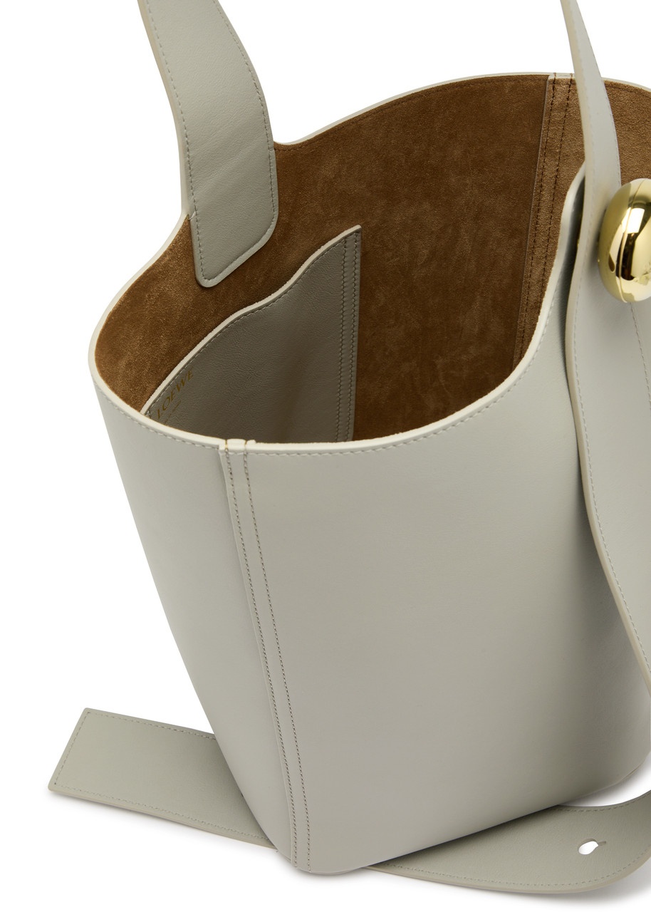 Loewe Pebble Medium Leather Bucket bag - 4