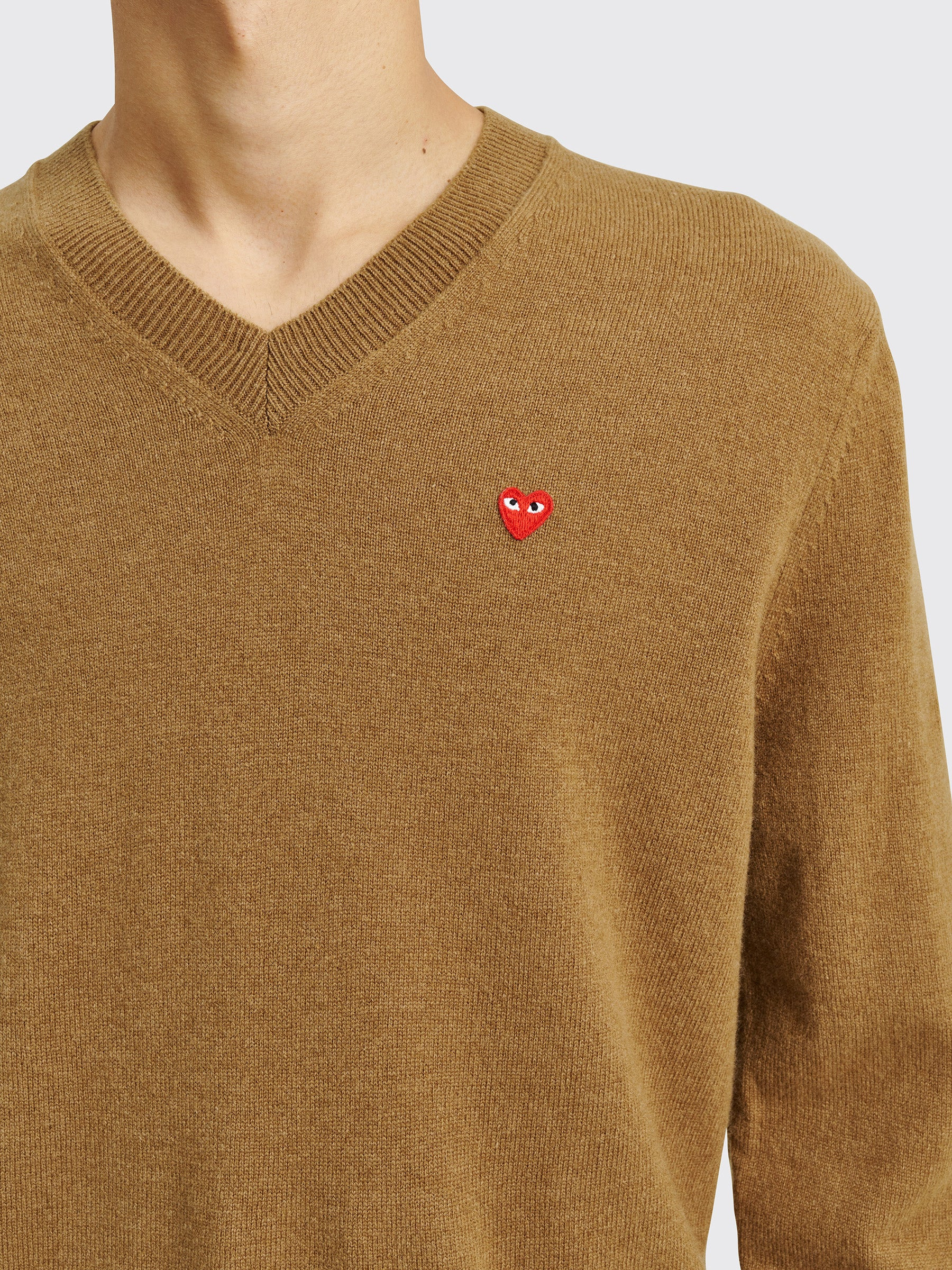 COMME DES GARÇONS PLAY MINI HEART V-NECK KNIT SWEATER BROWN - 5