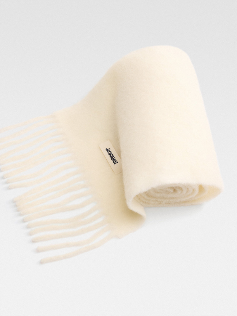 JACQUEMUS The Carro scarf outlook
