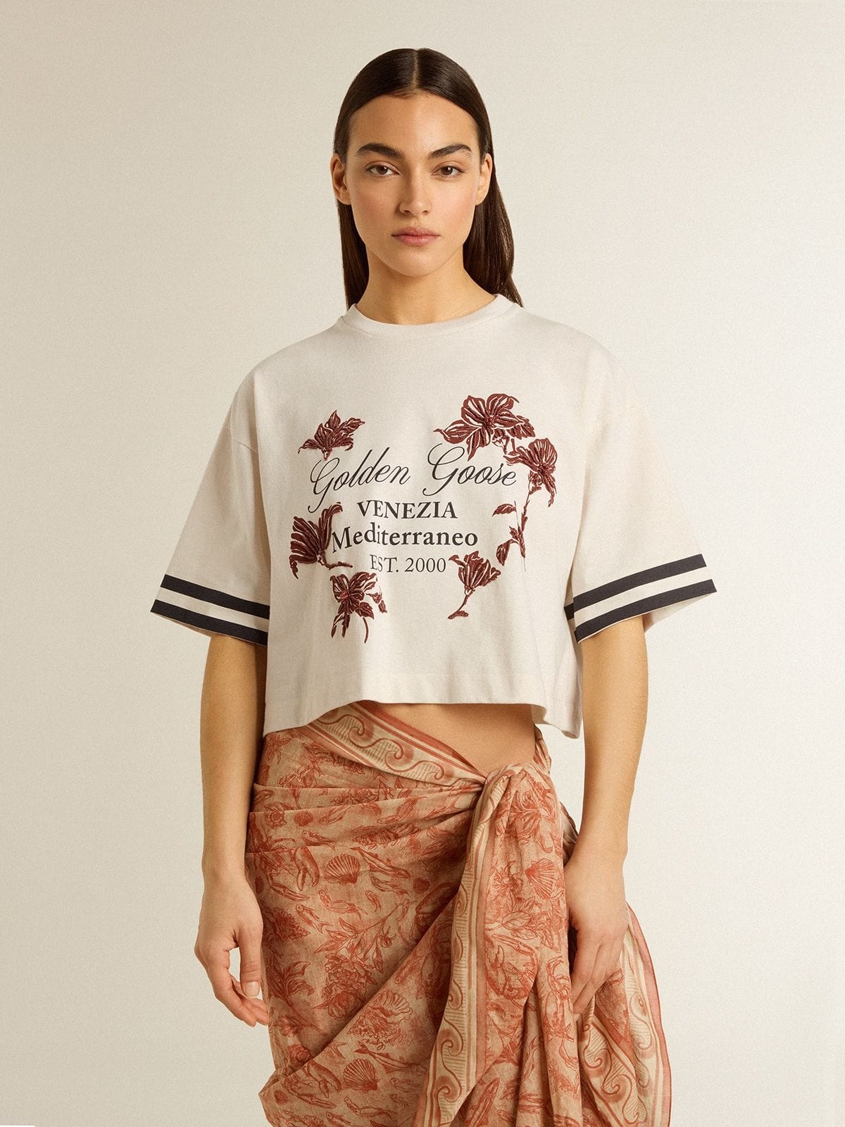 Women's oversized short T-shirt in white jersey with embroidery and "Venezia Mediterraneo" print - 2