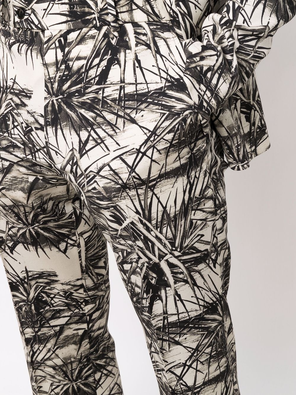 GRAPHIC-PRINT FLARED TROUSERS - 4