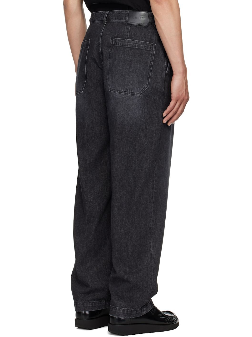 Black Wide Tapered One Tuck Jeans - 3
