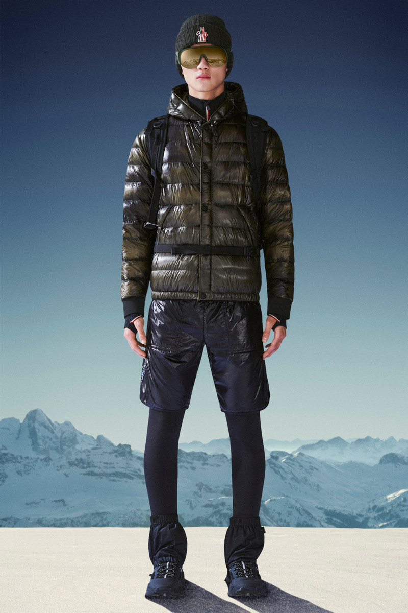Moncler Charlos Short Down Jacket outlook