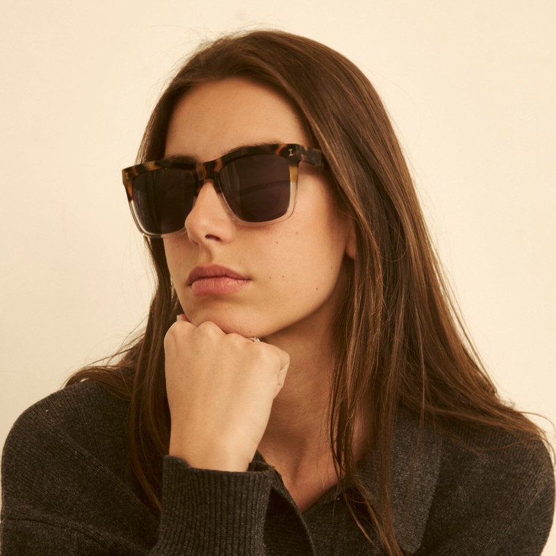 illesteva Los Feliz Sunglasses outlook