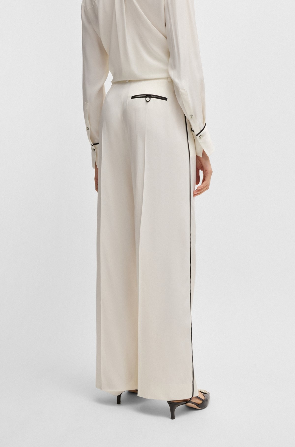RELAXED-FIT TROUSERS WITH A WIDE LEG - 4