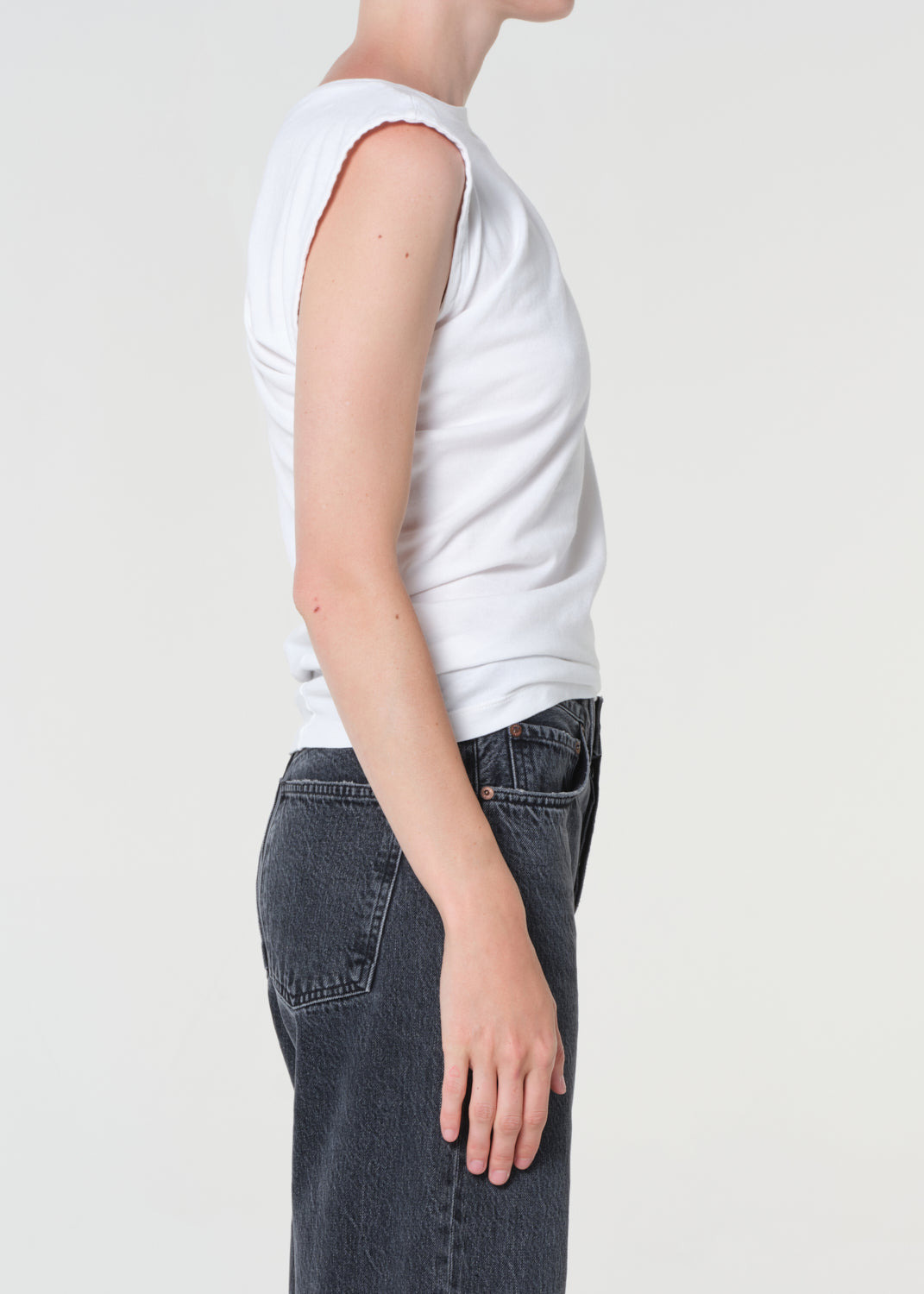 BETH TEE IN WHITE - 3